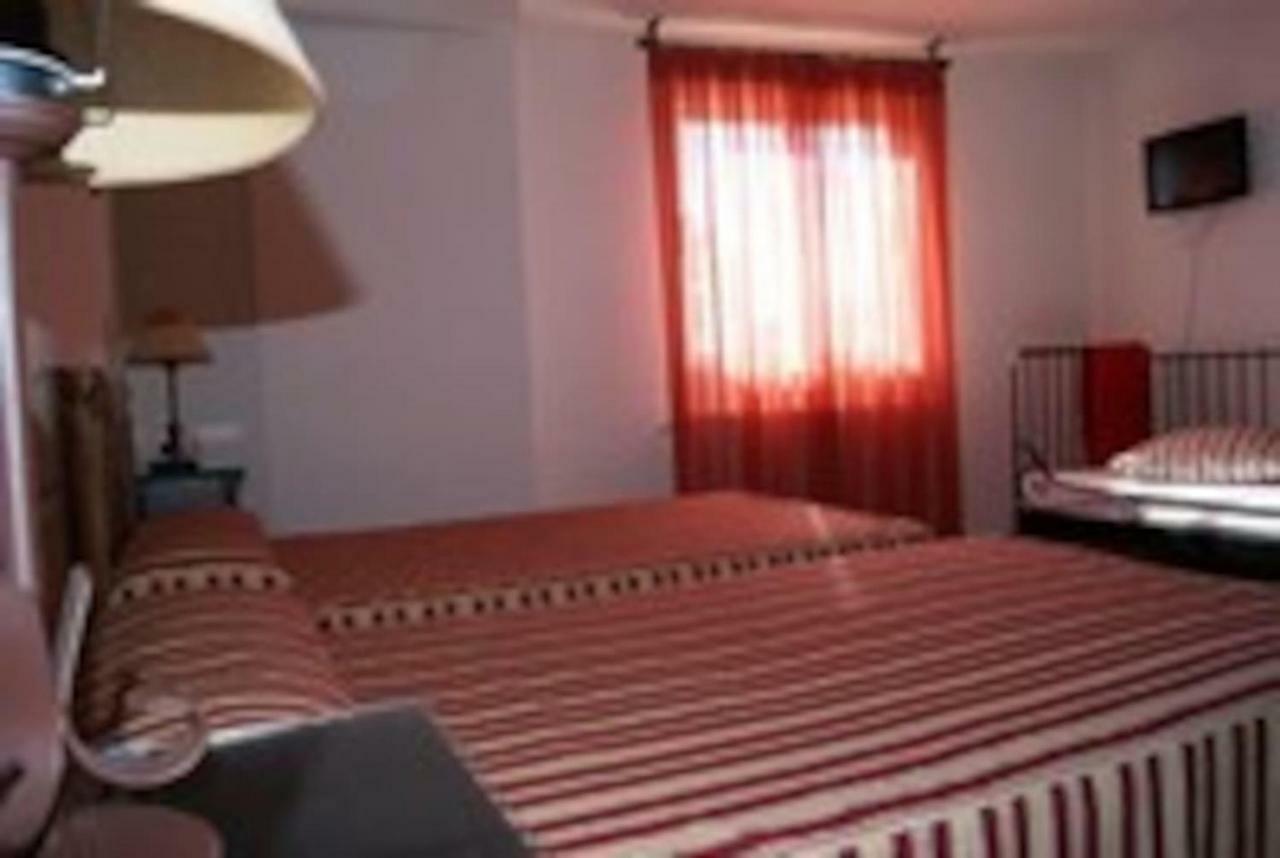 Casa Rural El Sauce. A 2,5 Km De Cuenca Capital Nohales Exteriör bild